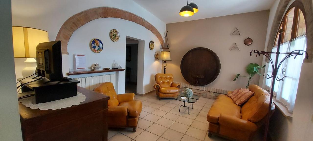 Agriturismo Il Colle Сиена Екстериор снимка